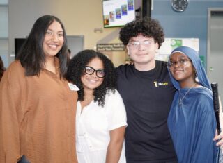 USC kicked off squash season with a weekend to remember! 🏆

🍸 Friday: Over 200 supporters packed the courts for our reimagined Cocktails at the Courts fundraiser — with a delicious spread from @spicefieldkitchen and inspiring “BOASTS” from our student-athletes.

🎾 Saturday: Our youngest players hit the @cleveland_racquet_clubsquash for a Midwest Super Series Tournament, building skills and friendships.

🥇 Sunday: We hosted an @ussquash Bronze Tournament, where veteran players faced competitors from across the region — from Cleveland’s east side to Chicago!

Let’s keep this momentum going! 💪🔥

#USC
#RespectEffortParticipation
#YouthDevelopment
#Excellent